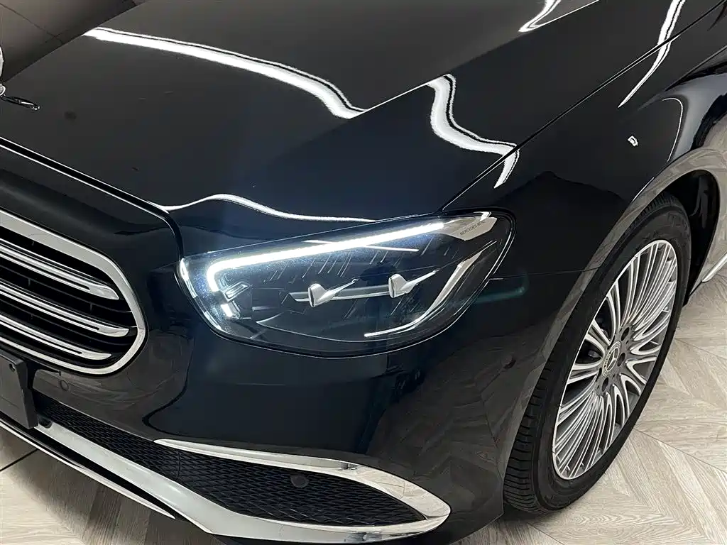 Mercedes-Benz E-Class 2022 — фото 9