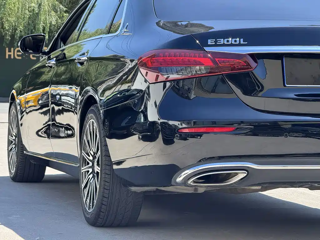 Mercedes-Benz E-Class 2019 — фото 20