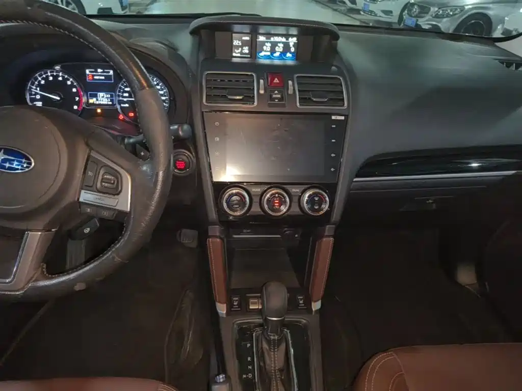 Subaru Forester 2017 — фото 13