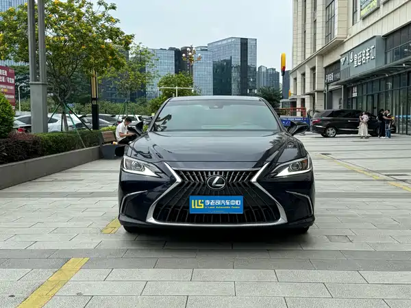 Lexus ES 2022