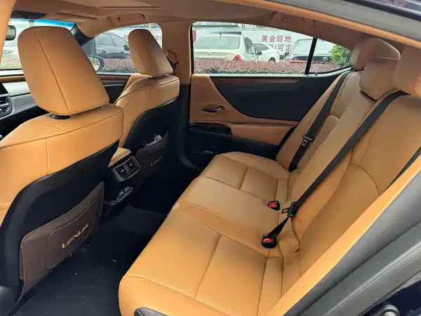 Lexus ES 2022