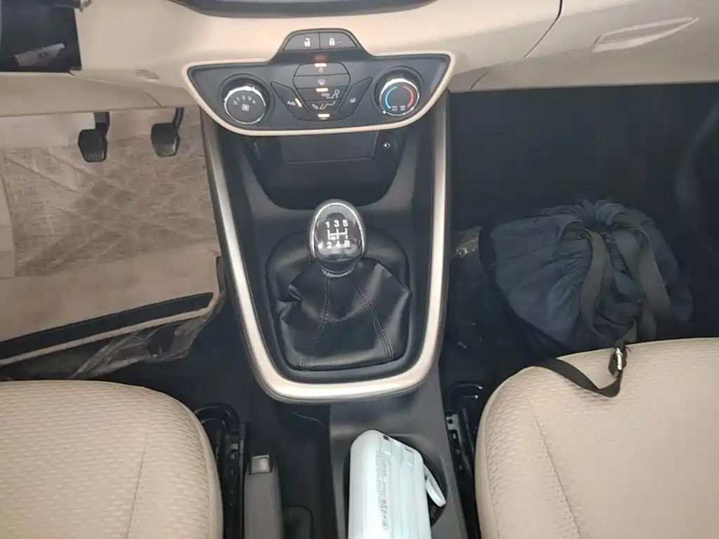 Ford Escort 2018 — фото 14