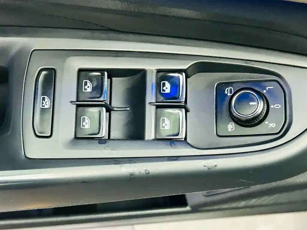 Volkswagen Passat 2019 — фото 18