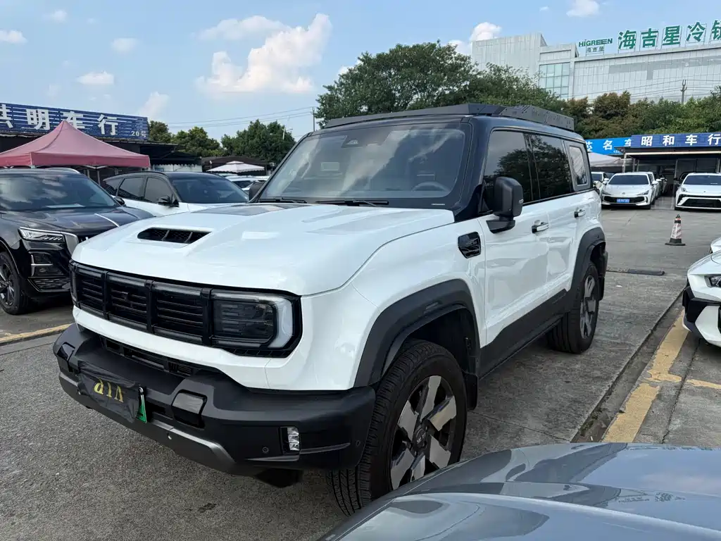 BAIC BJ40 Extended Range 2025 — фото 1