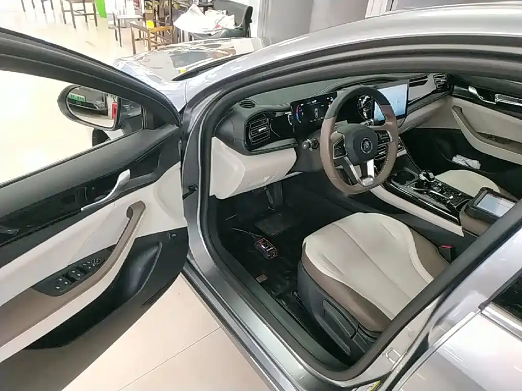 BYD Qin PLUS 2023 — фото 16