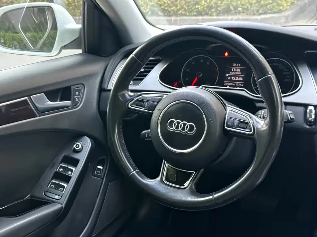 Audi A4L 2013 — фото 16