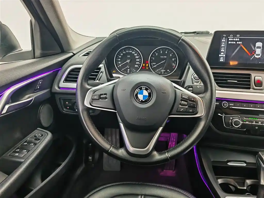 BMW 1 Series 2017 — фото 11