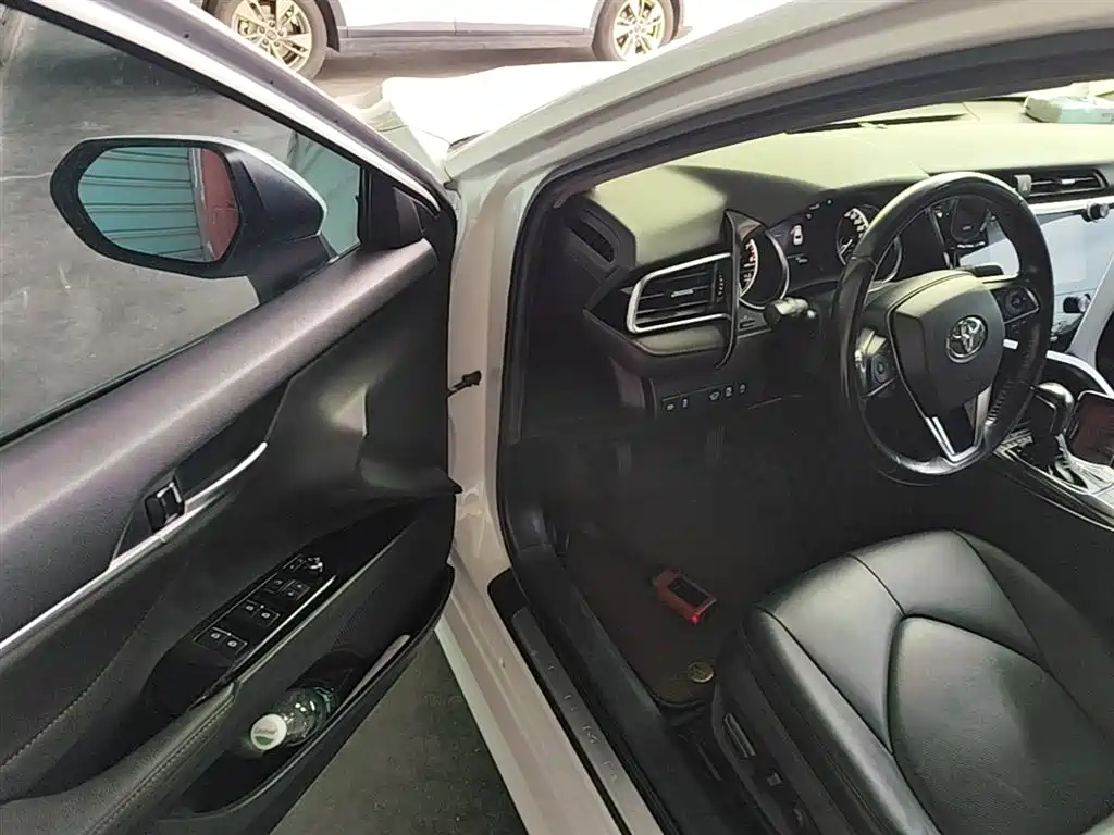 Toyota Camry 2020 — фото 16