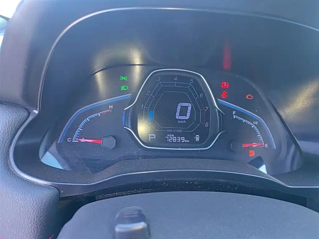 Luxgen U5 SUV 2018 — фото 12