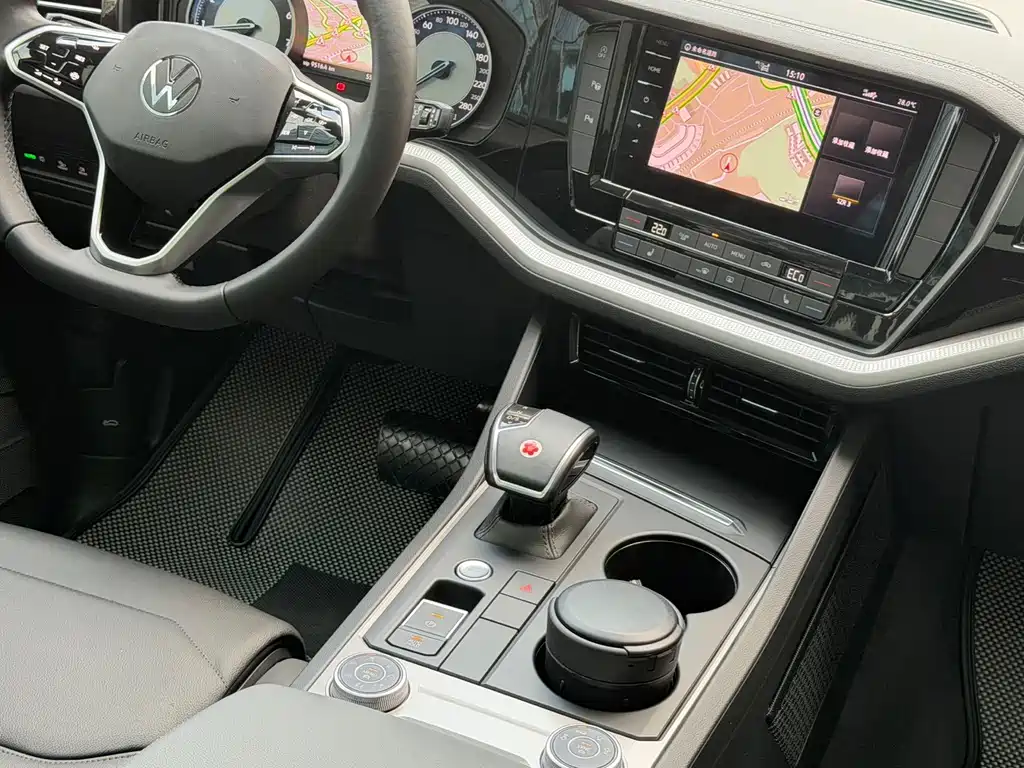 Volkswagen Touareg 2022 — фото 10