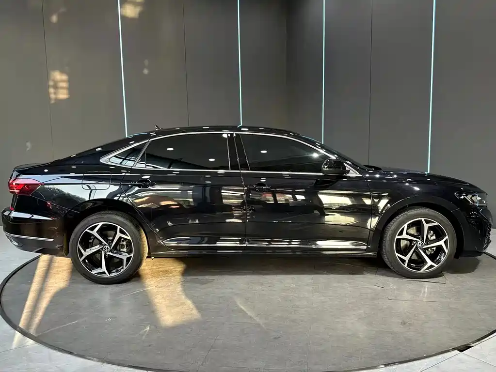 Volkswagen Passat 2025