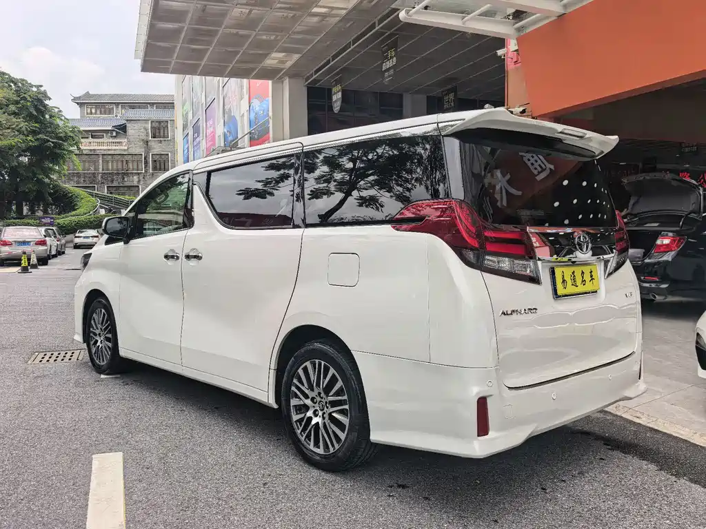Toyota Alphard 2017 — фото 11