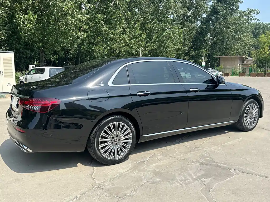 Mercedes-Benz E-Class 2023 — фото 7