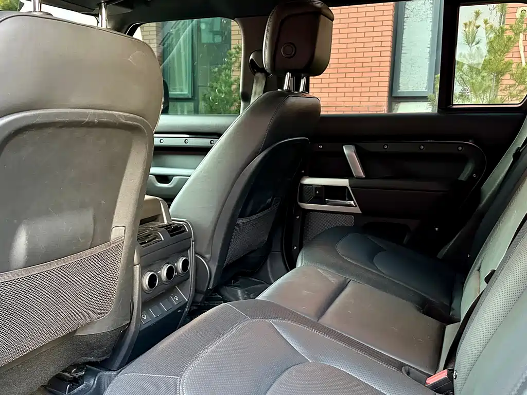 Land Rover Defender 2023 — фото 14