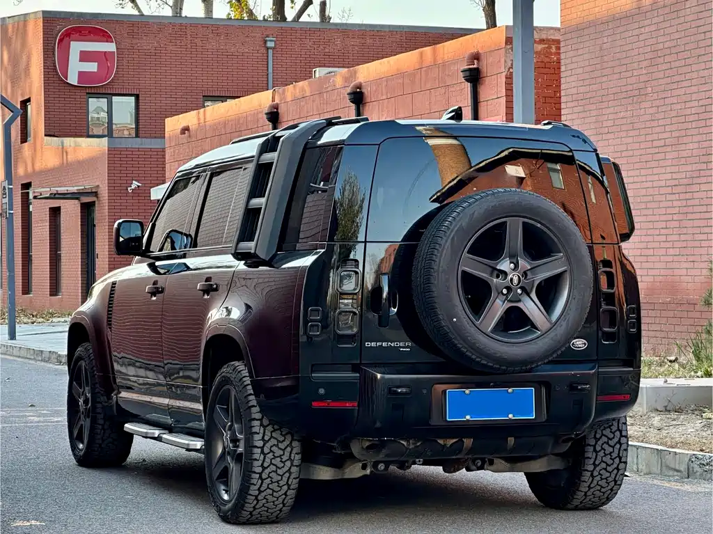 Land Rover Defender 2023 — фото 4