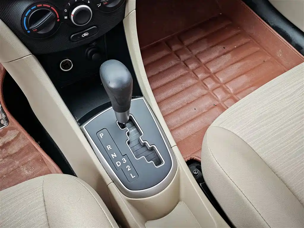 Hyundai Verna 2015 — фото 12