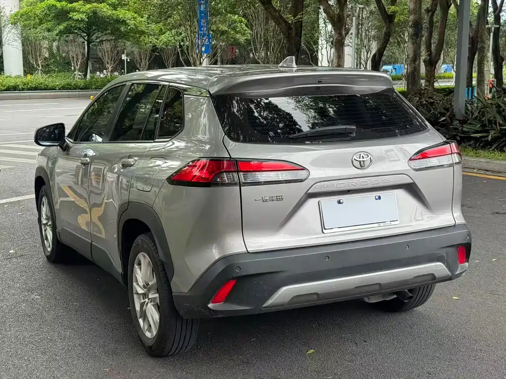 Toyota Corolla Cross 2022 — фото 10