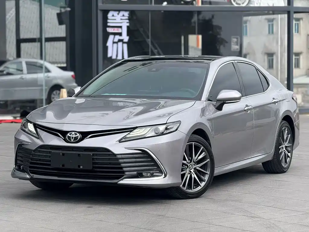Toyota Camry 2021 — фото 1