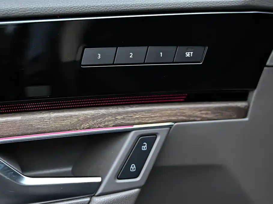 Volkswagen Touareg 2021 — фото 25