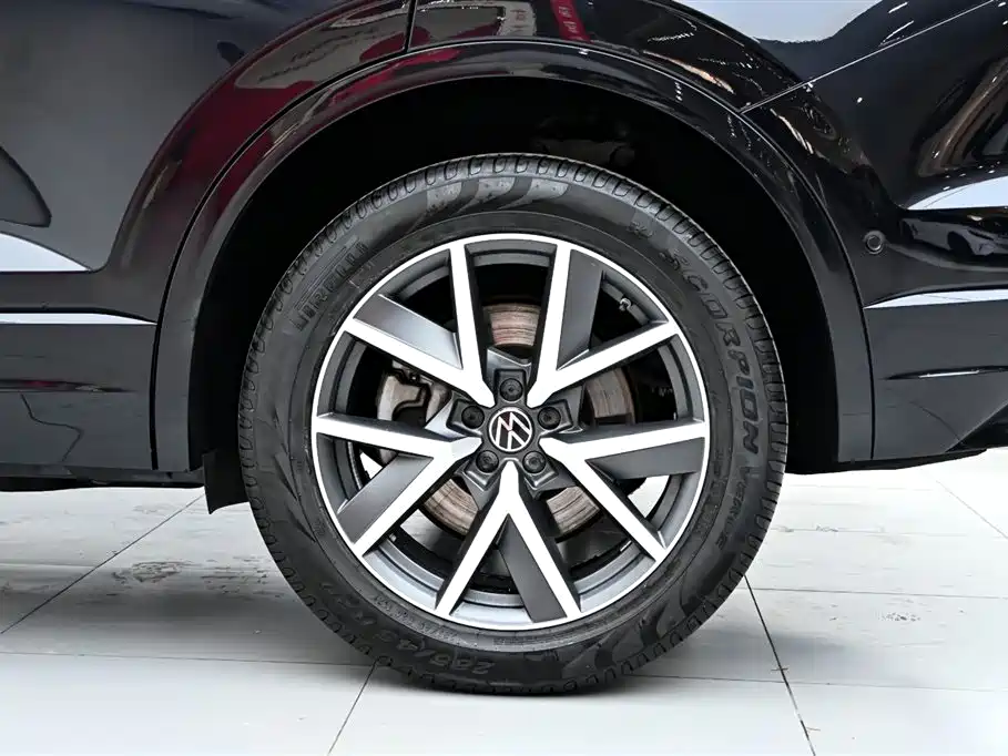 Volkswagen Touareg 2021 — фото 38