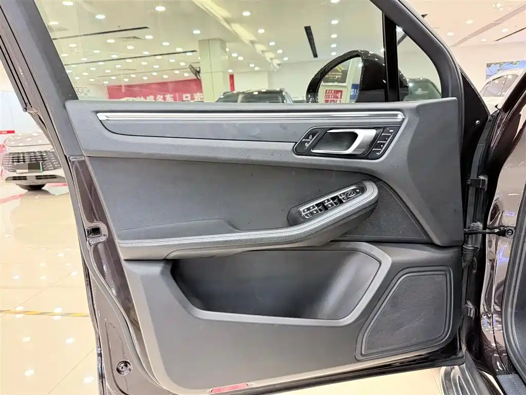 Porsche Macan 2019 — фото 15
