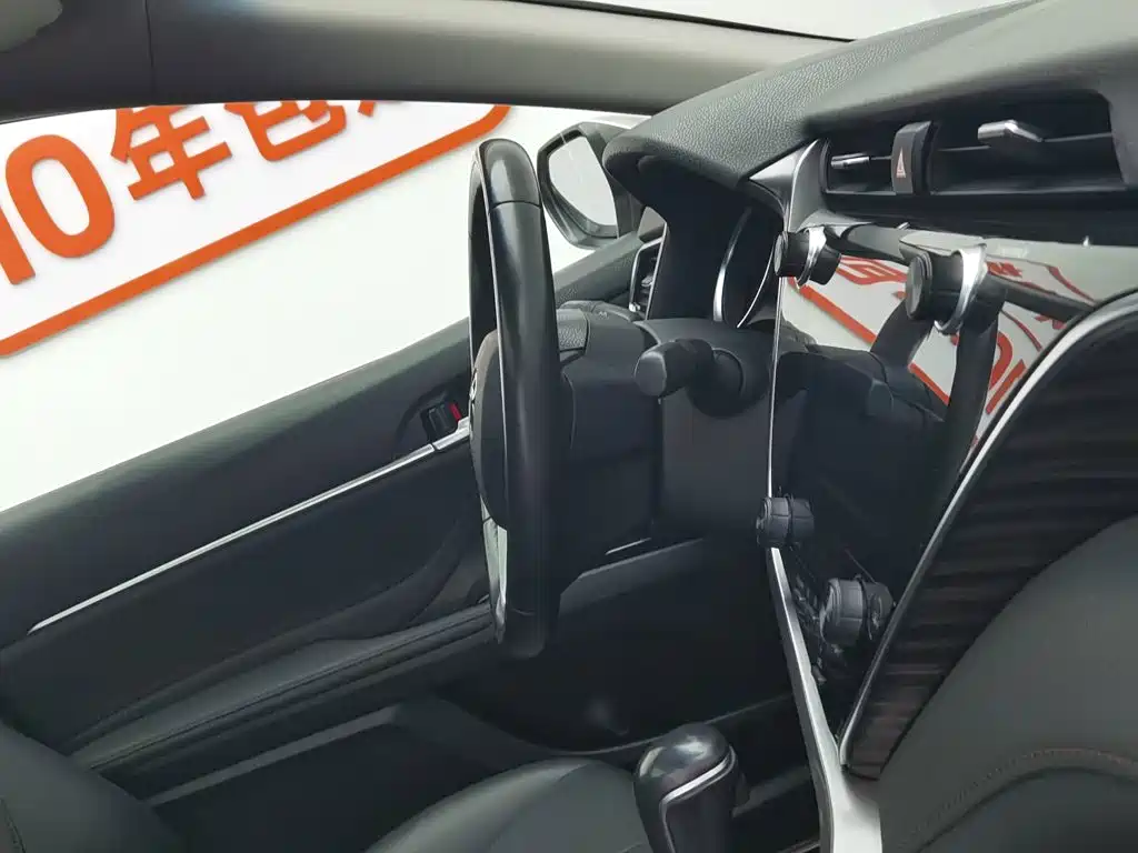 Toyota Camry 2019 — фото 22