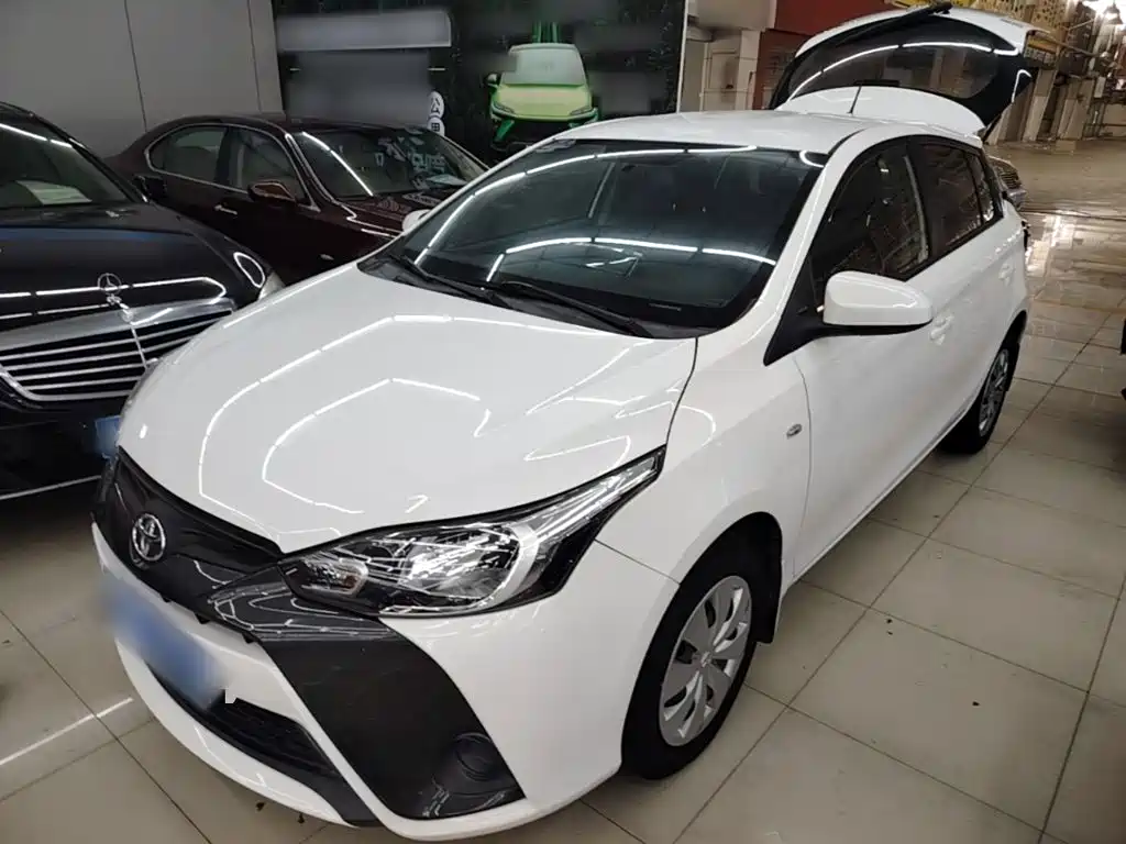 Toyota Yaris L 2017 — фото 2