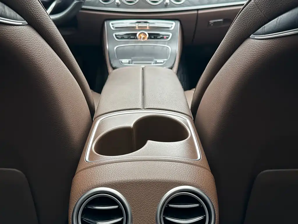 Mercedes-Benz E-Class 2020 — фото 18
