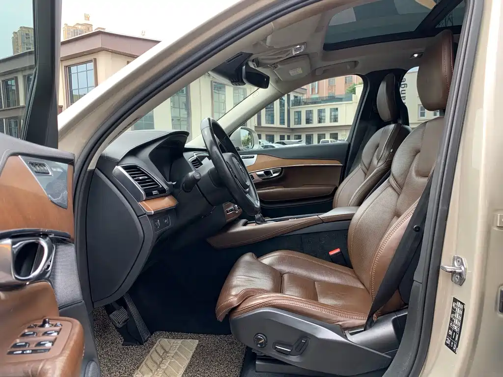 Volvo XC90 2017 — фото 13