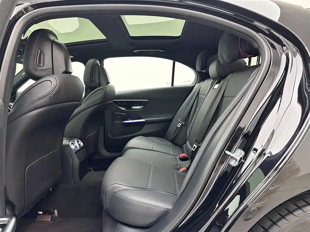 Mercedes-Benz C-Class 2024 — фото 19