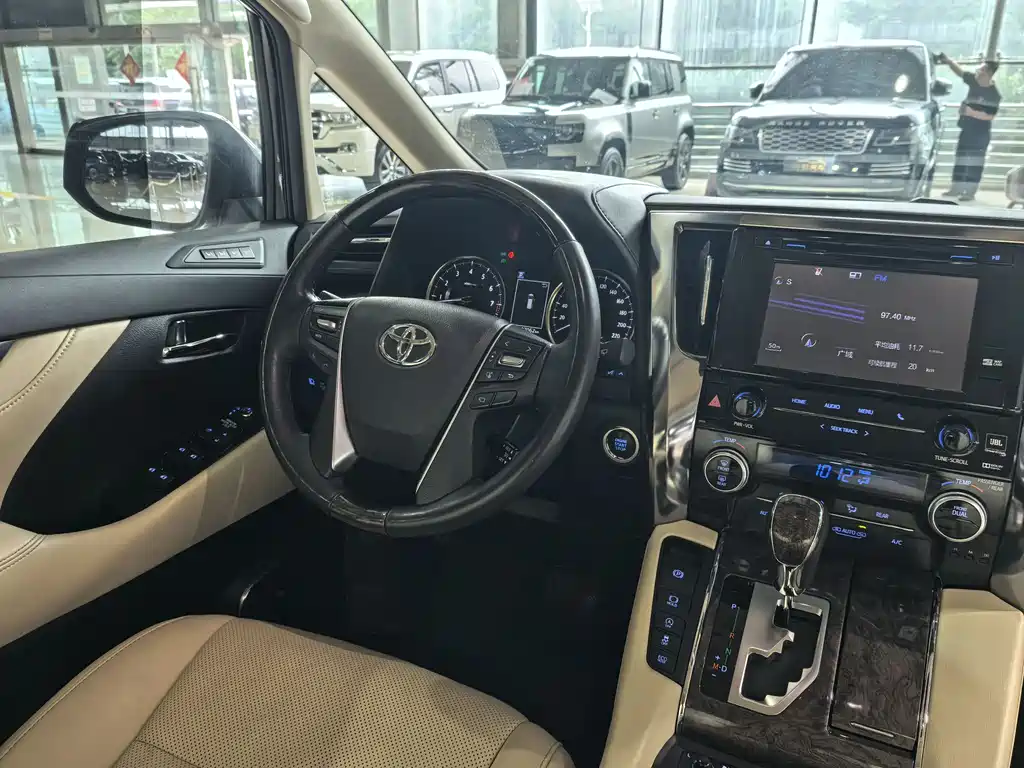 Toyota Alphard 2019 — фото 17