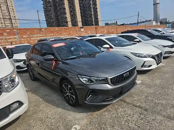 Geely Emgrand 2022