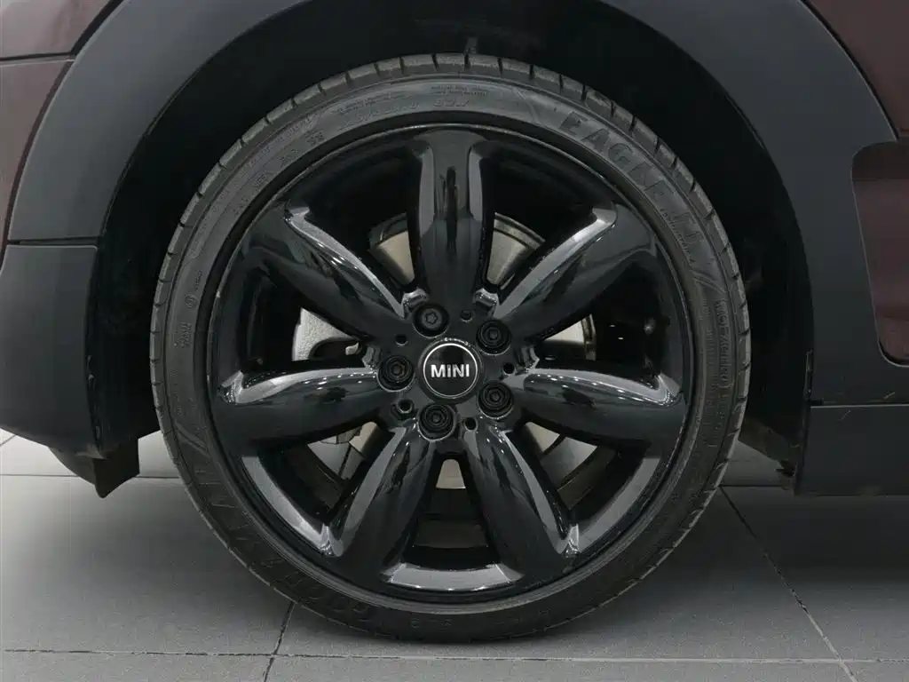 MINI Clubman 2018 — фото 15