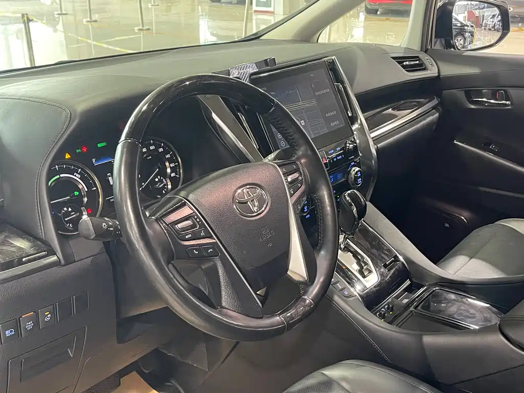 Toyota Vellfire 2023 — фото 9