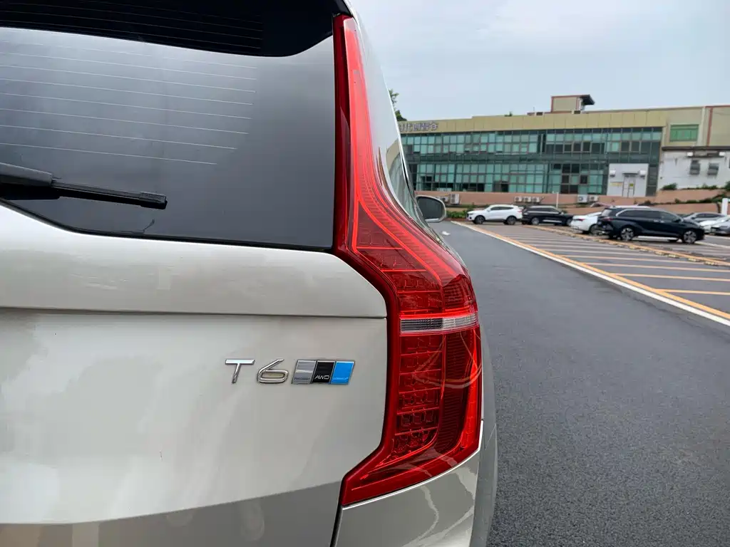 Volvo XC90 2017 — фото 12