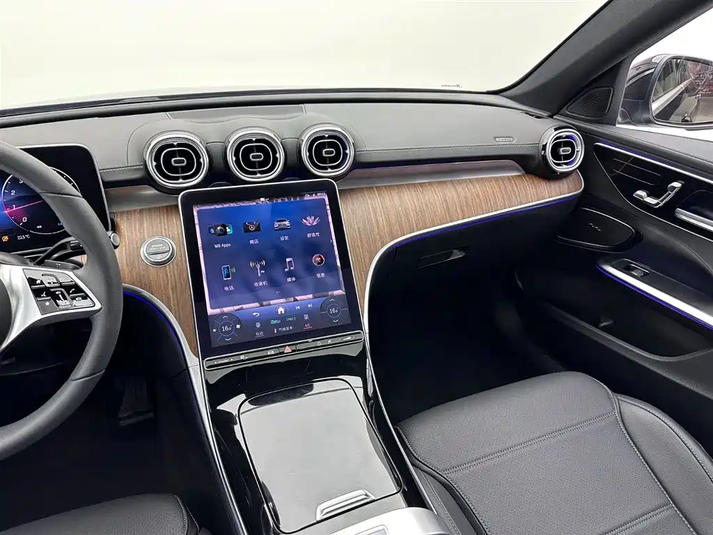 Mercedes-Benz C-Class 2024 — фото 15