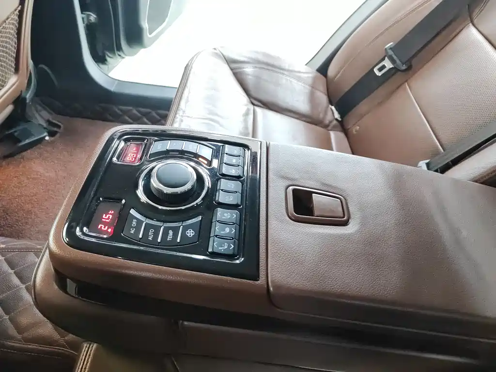 Hongqi H7 2015 — фото 13