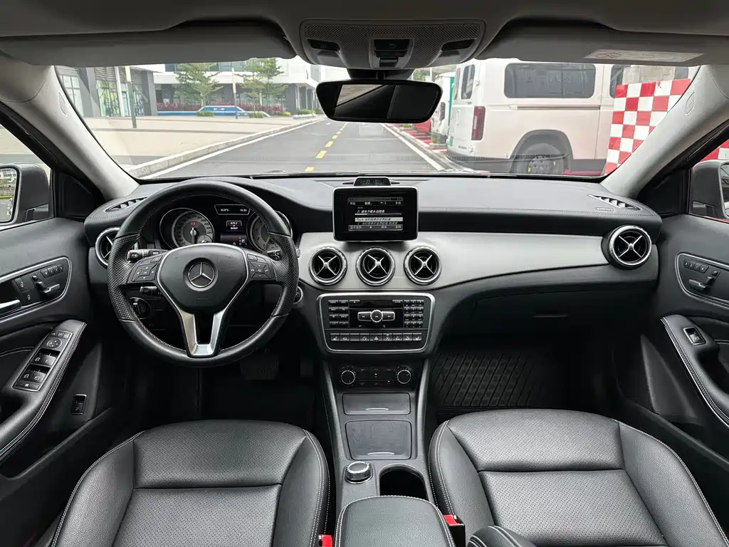 Mercedes-Benz GLA 2015 — фото 12