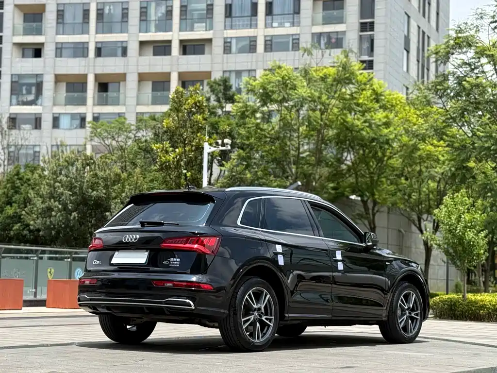 Audi Q5L 2020 — фото 7