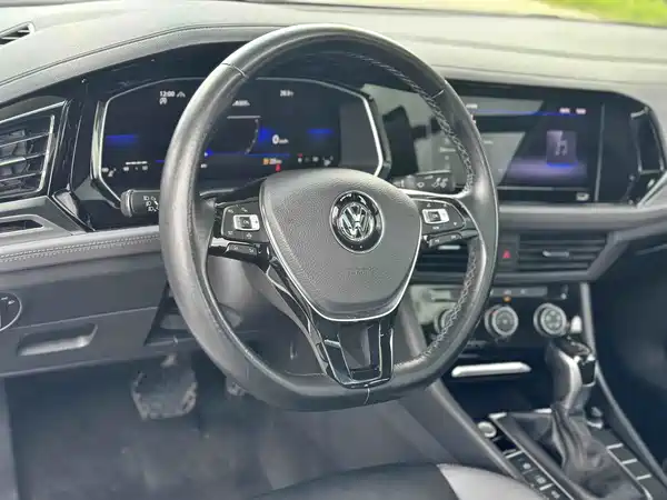 Volkswagen Sagitar 2021
