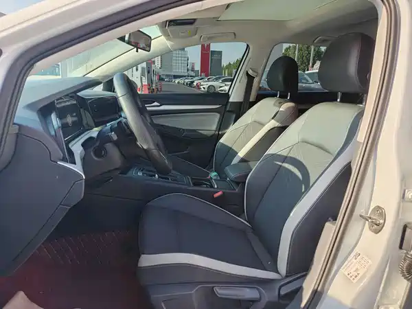 Volkswagen Golf 2021