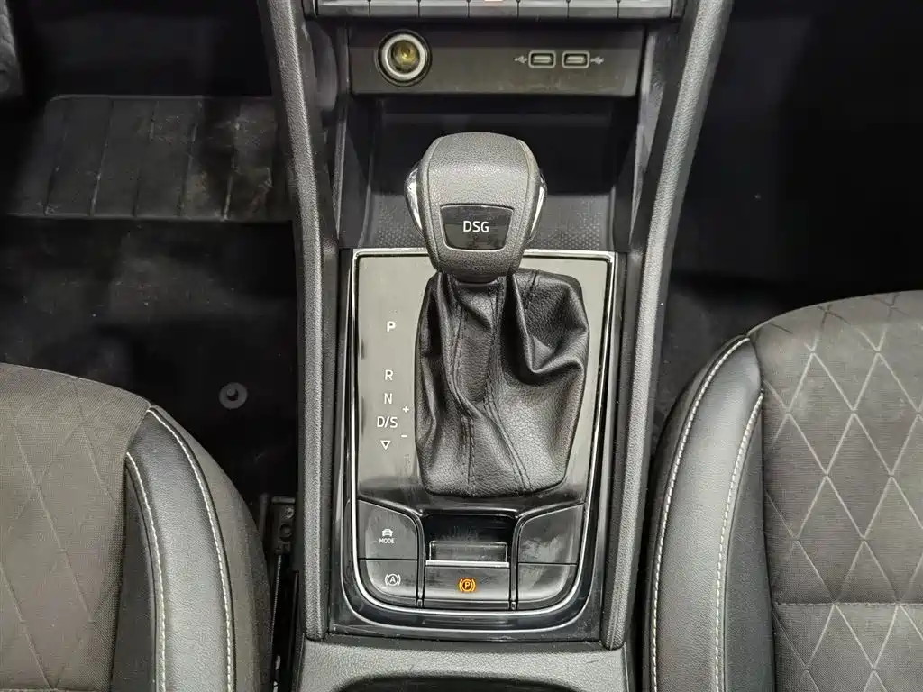 Skoda Karoq 2021 — фото 13