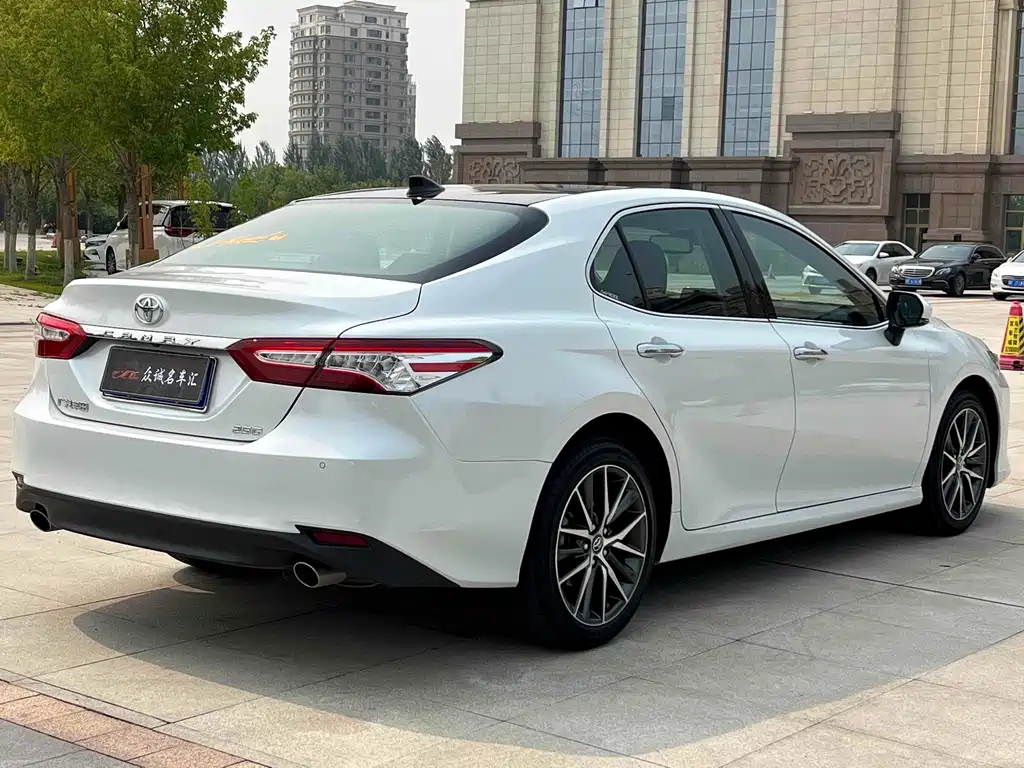 Toyota Camry 2021 — фото 6