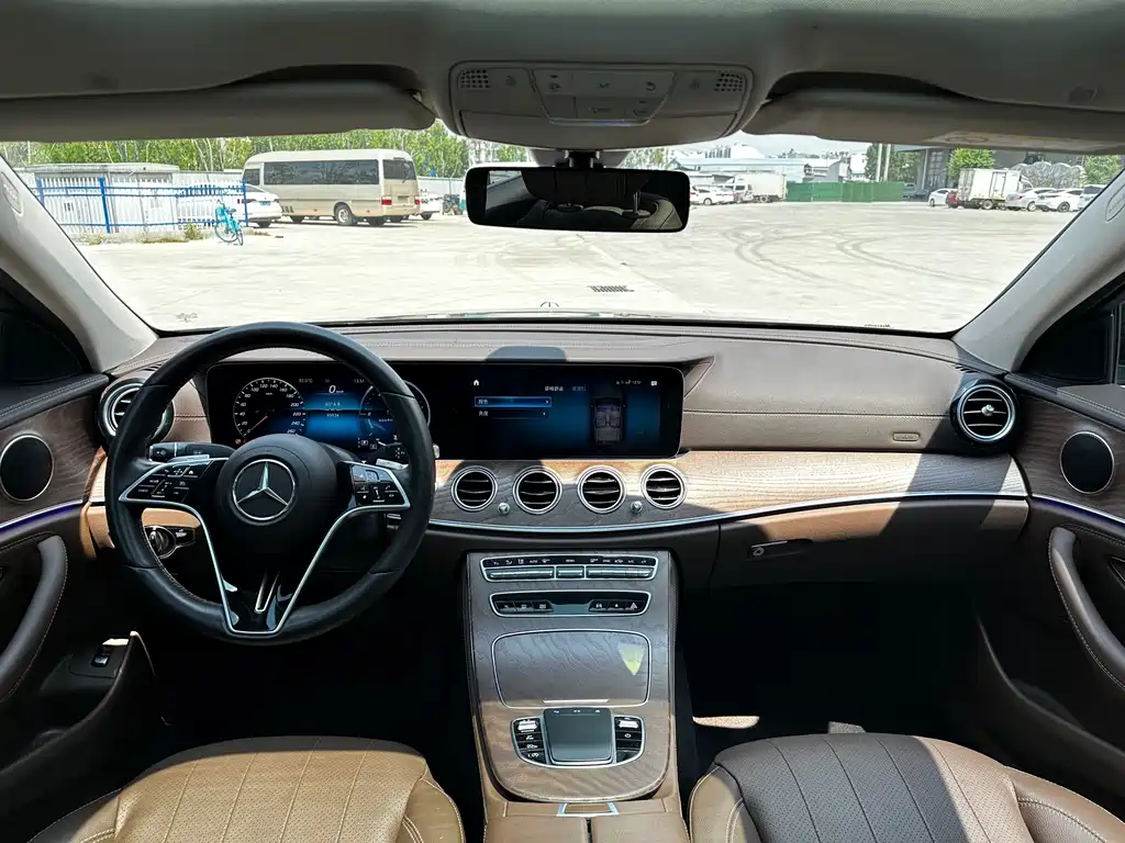 Mercedes-Benz E-Class 2021 — фото 17