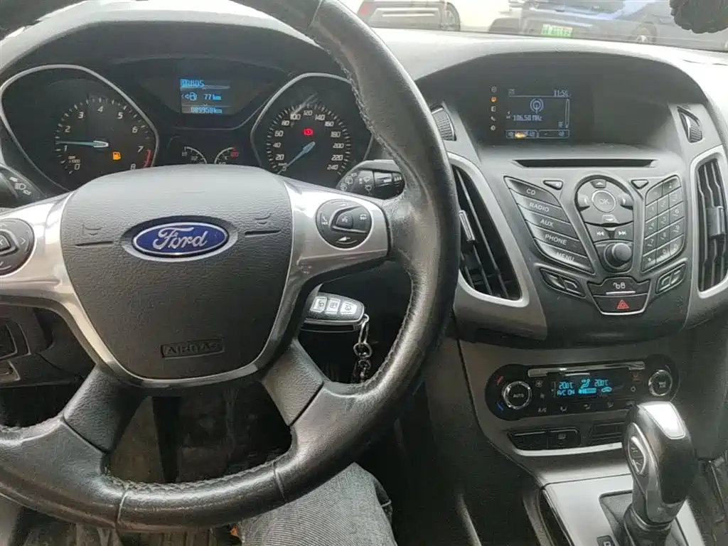 Ford Focus 2015 — фото 10