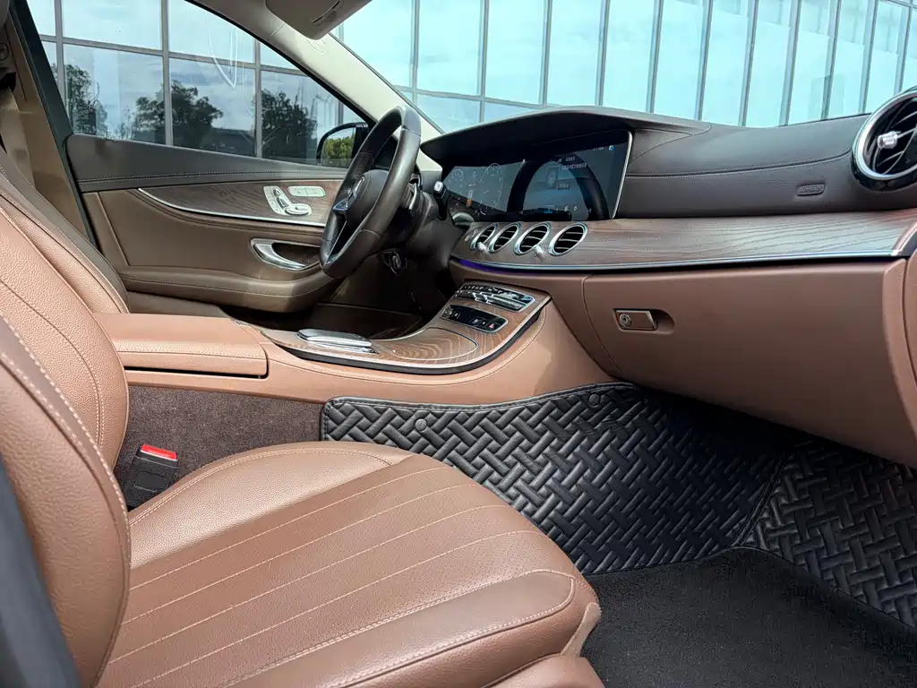 Mercedes-Benz E-Class 2021 — фото 15