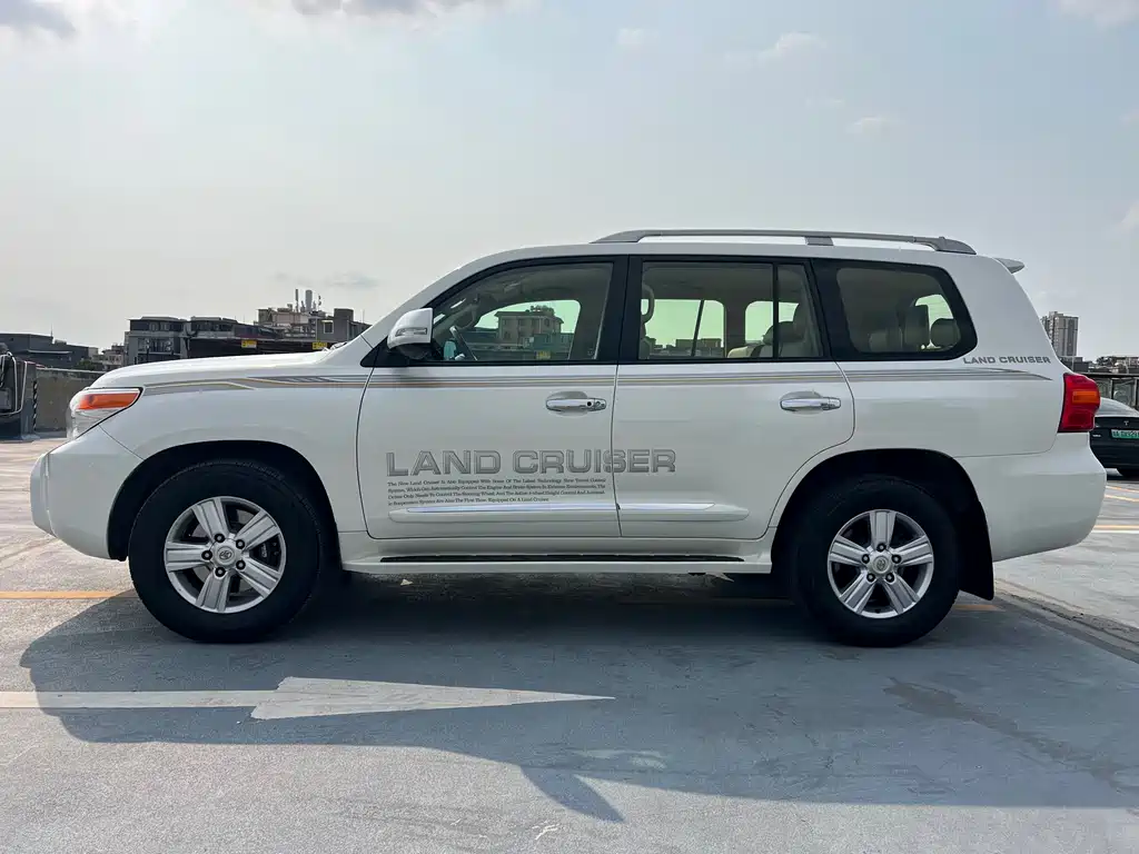Toyota Land Cruiser 2016 — фото 8