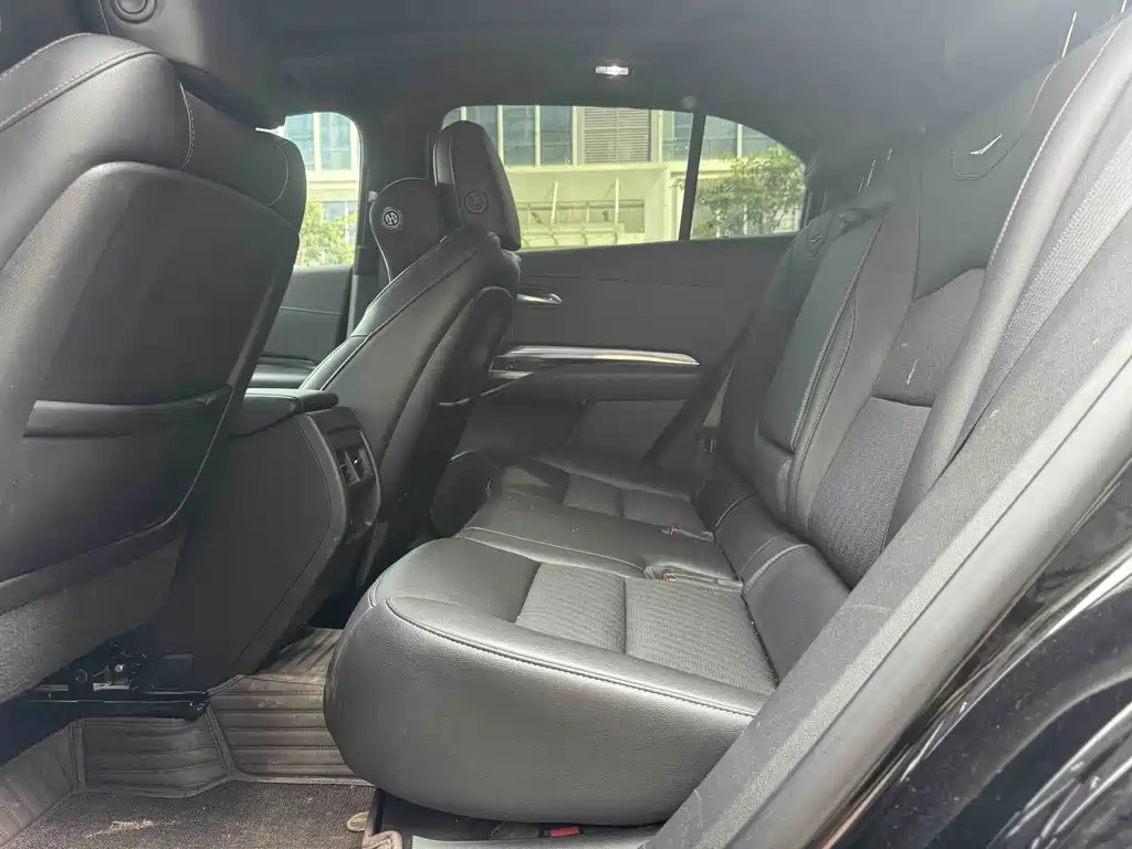 Cadillac XT4 2022 — фото 11