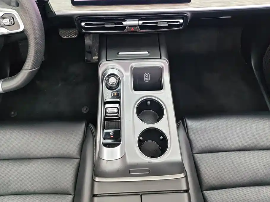 GAC Trumpchi E8 2025 — фото 16