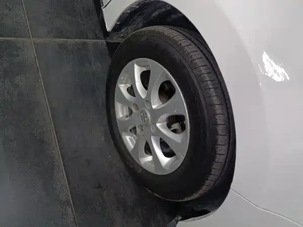 Venucia R50 2015